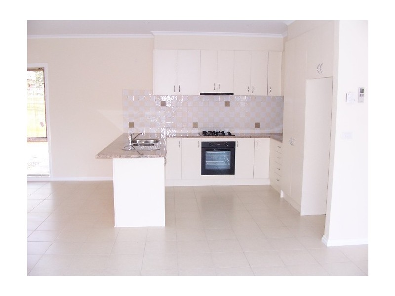 3/155 O’Shanassy Street, Sunbury VIC 3429