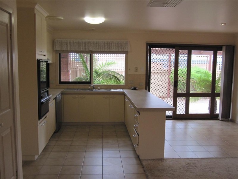 2 Scullin Court, Sunbury VIC 3429