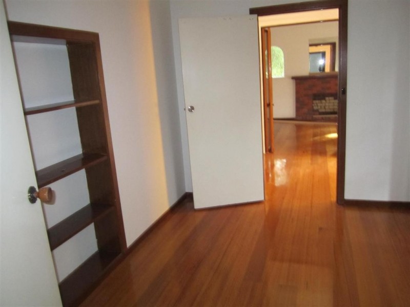 2 LAKES DRIVE, Sunbury VIC 3429