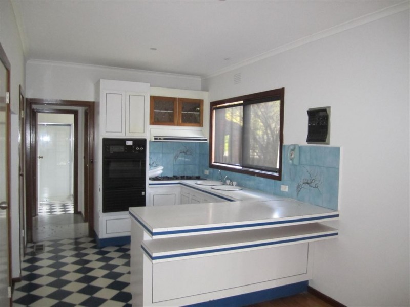 2 LAKES DRIVE, Sunbury VIC 3429