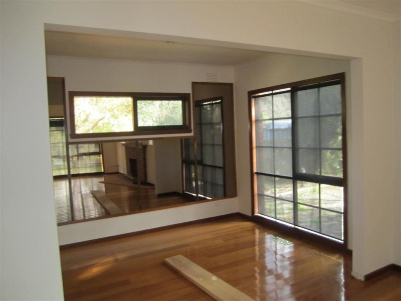 2 LAKES DRIVE, Sunbury VIC 3429