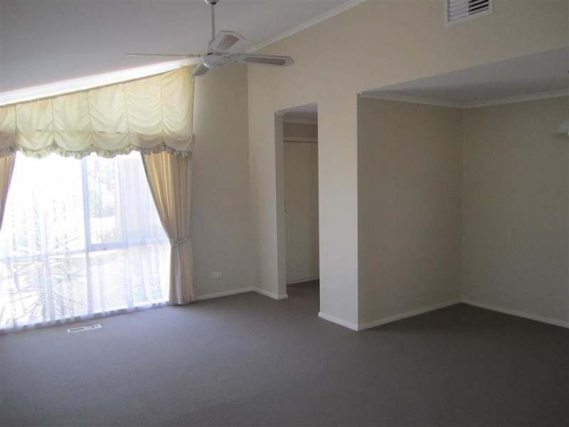 16 Fullbrook Drive, Sunbury VIC 3429