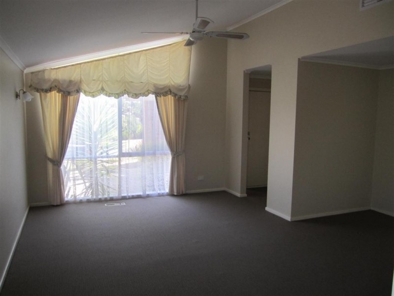 16 Fullbrook Drive, Sunbury VIC 3429