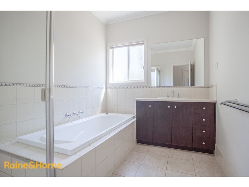 7 SANDPIPER GROVE, Sunbury VIC 3429