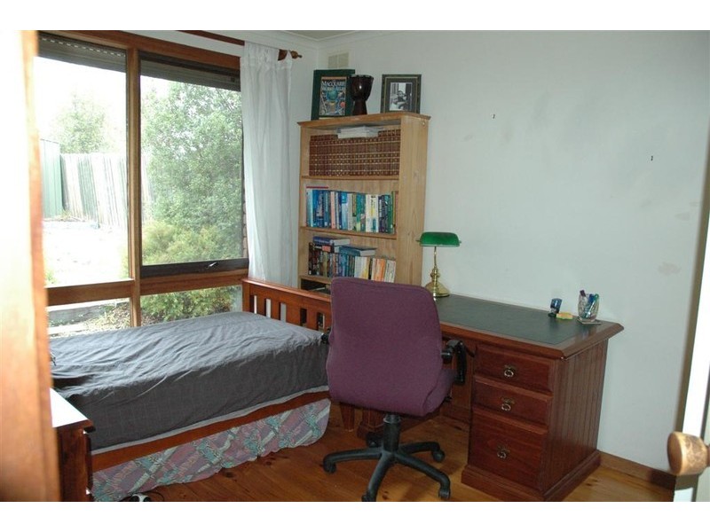 237 ELIZABETH DRIVE, Sunbury VIC 3429