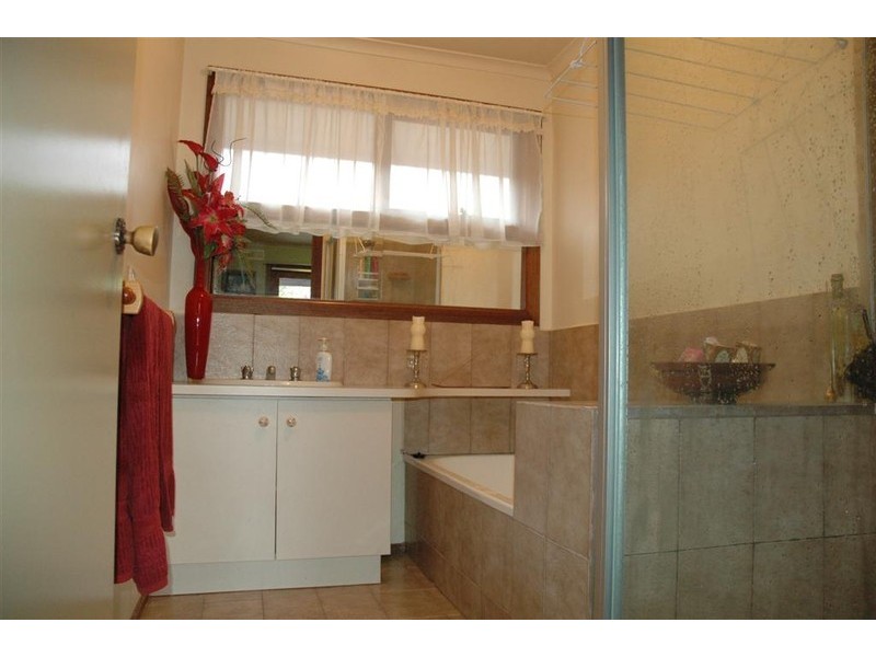237 ELIZABETH DRIVE, Sunbury VIC 3429