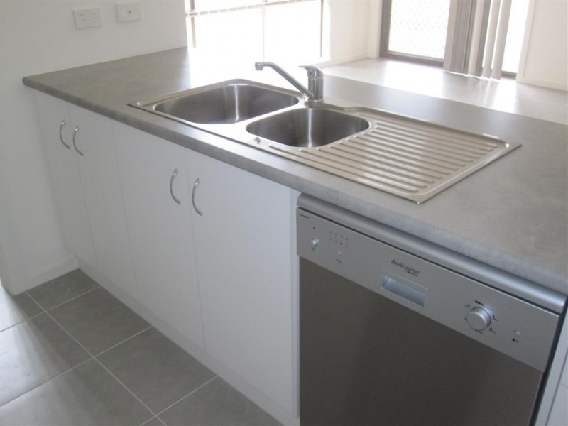 129 PHILLIP DRIVE, Sunbury VIC 3429