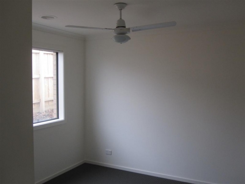 129 PHILLIP DRIVE, Sunbury VIC 3429