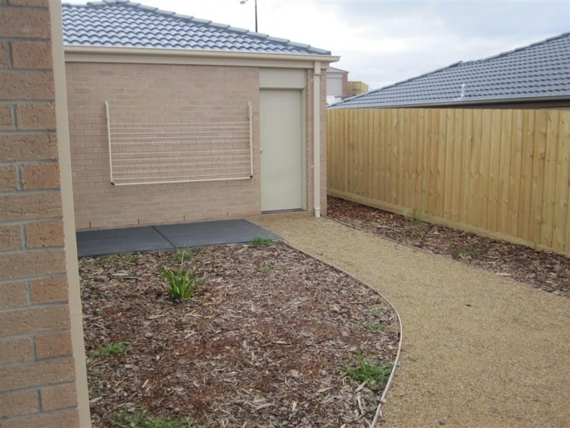 129 PHILLIP DRIVE, Sunbury VIC 3429