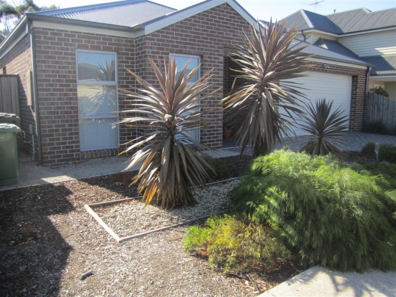 15 HOYA PLACE, Sunbury VIC 3429