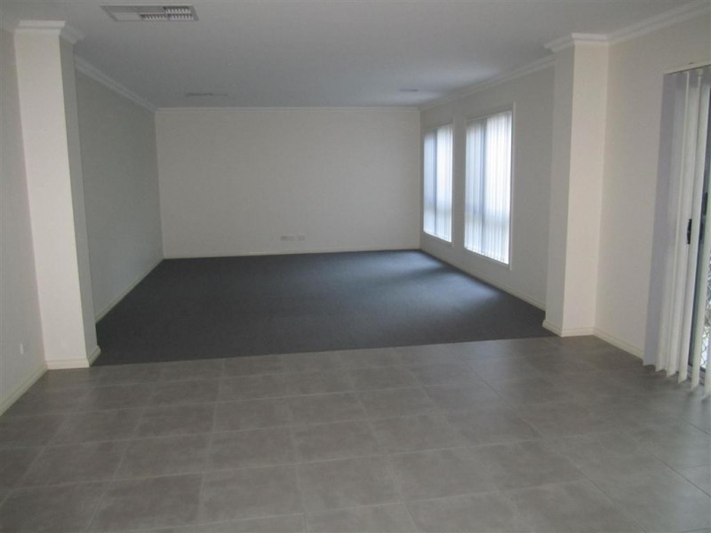 15 HOYA PLACE, Sunbury VIC 3429