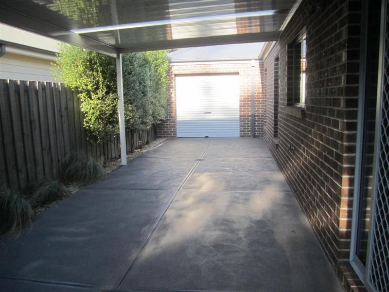 15 HOYA PLACE, Sunbury VIC 3429