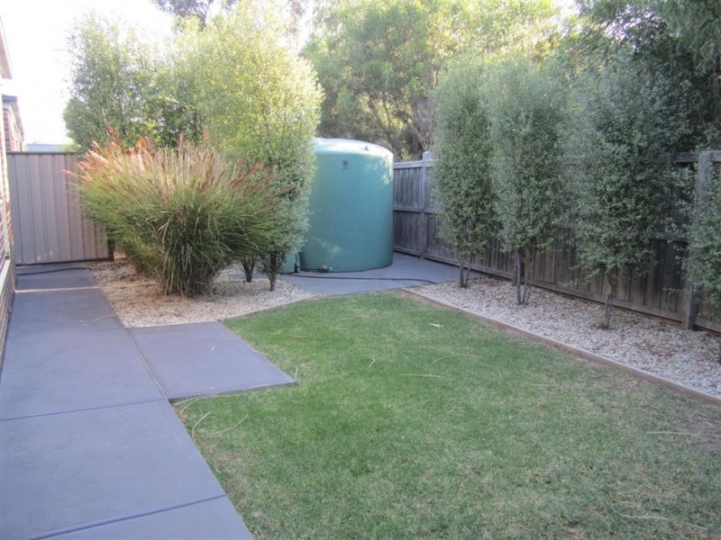 15 HOYA PLACE, Sunbury VIC 3429