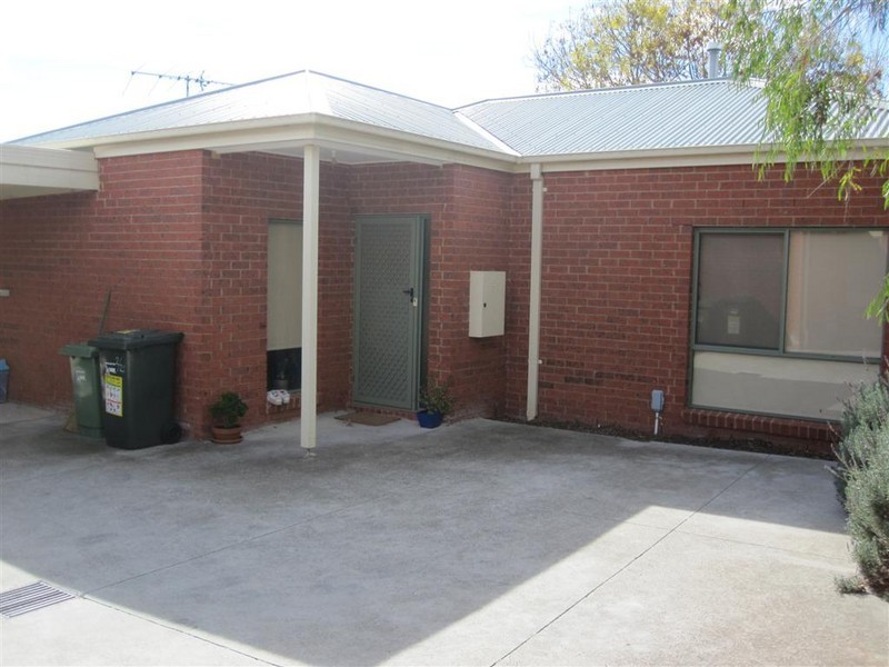 2/21 Batman Avenue, Sunbury VIC 3429