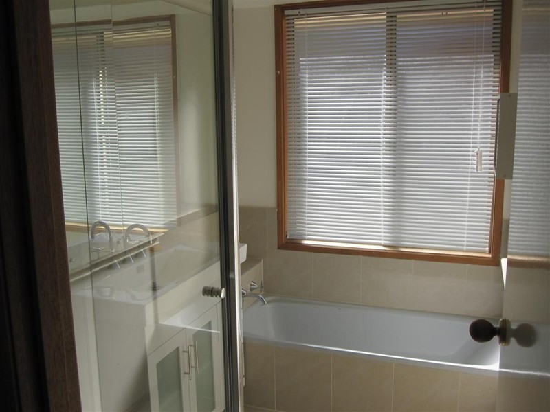 1B ALDRIDGE DRIVE, Sunbury VIC 3429