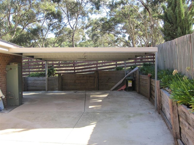 1B ALDRIDGE DRIVE, Sunbury VIC 3429