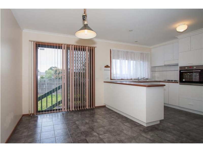 11 LA PEROUSE DRIVE, Sunbury VIC 3429