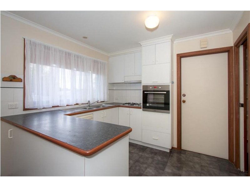 11 LA PEROUSE DRIVE, Sunbury VIC 3429