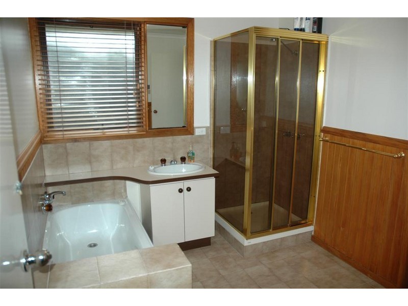 17 DUNROSSIL DRIVE, Sunbury VIC 3429