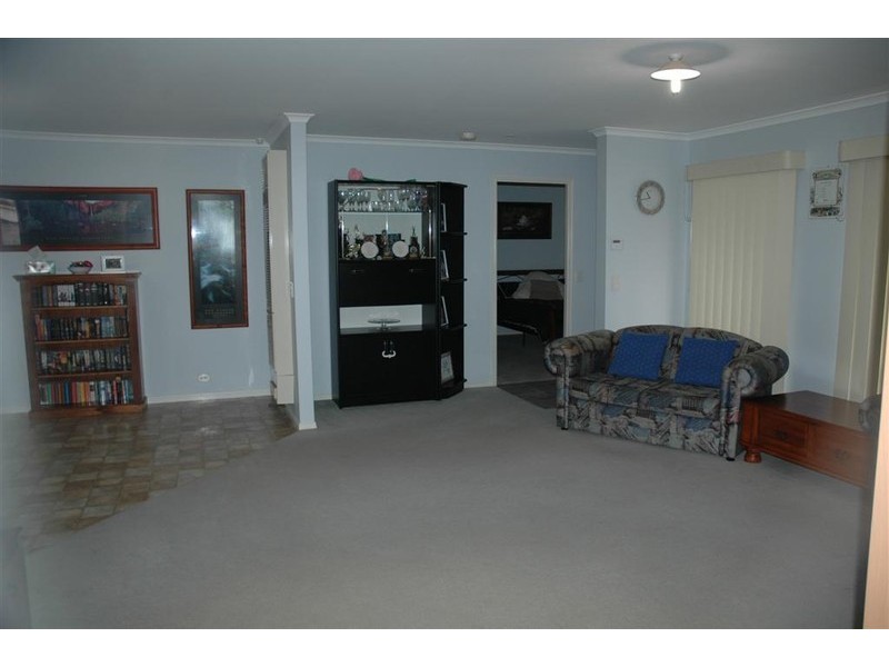 51 THORNTON AVENUE, Sunbury VIC 3429