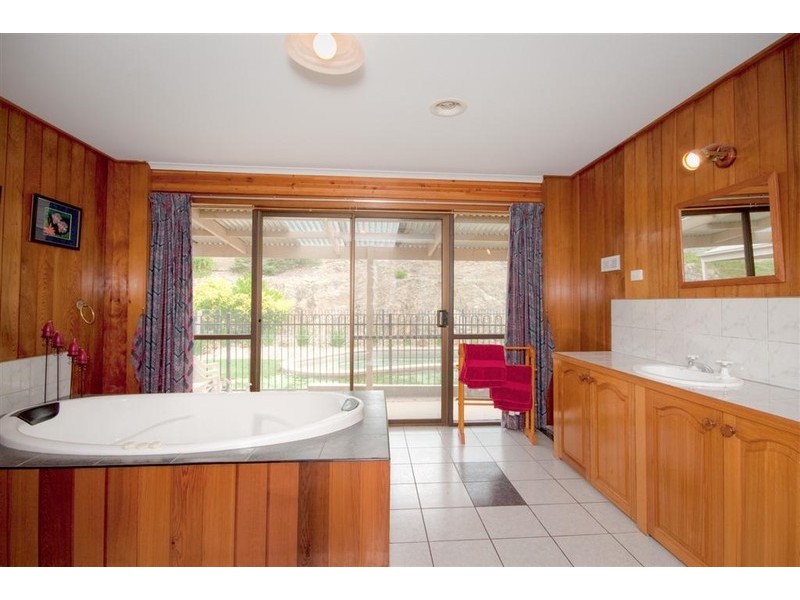 655 RACECOURSE ROAD, Sunbury VIC 3429