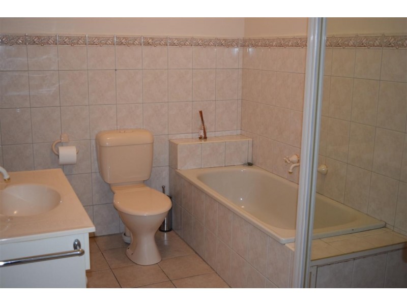 20 SORBONNE DRIVE, Sunbury VIC 3429