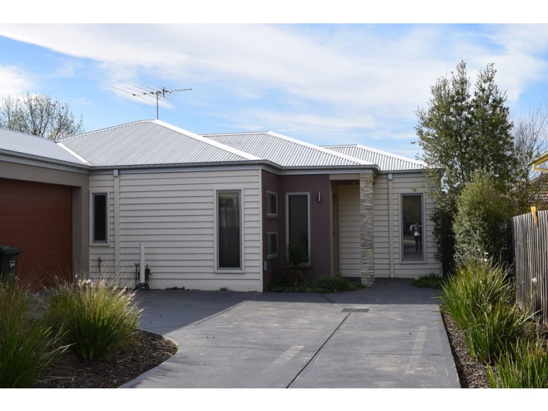 2/71 Station Street, Sunbury VIC 3429