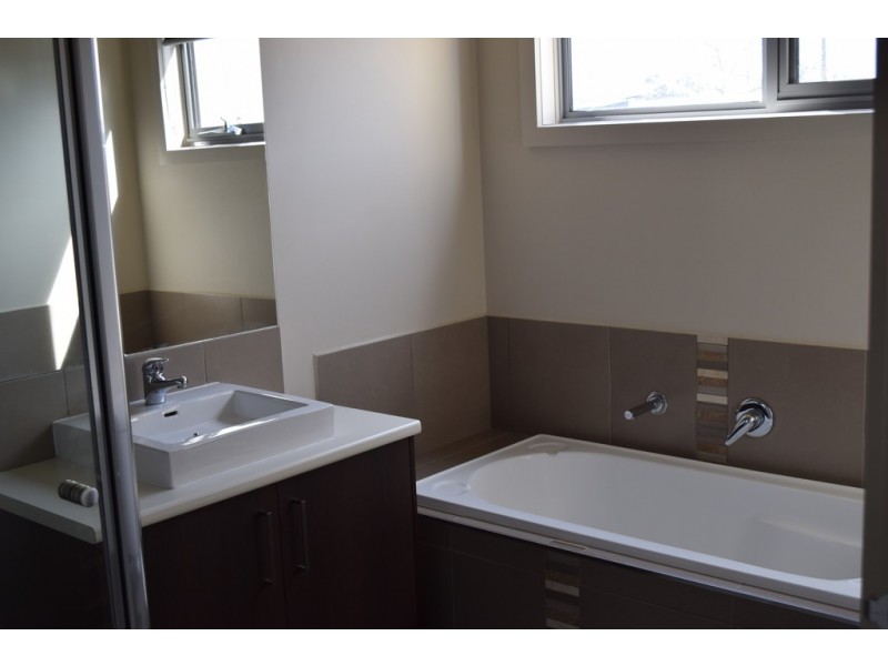 2/71 Station Street, Sunbury VIC 3429