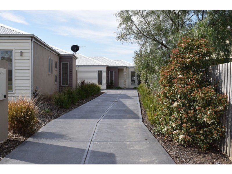 2/71 Station Street, Sunbury VIC 3429