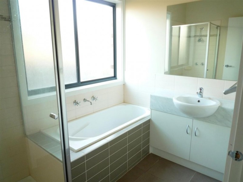 25B LALOR CRESCENT, Sunbury VIC 3429