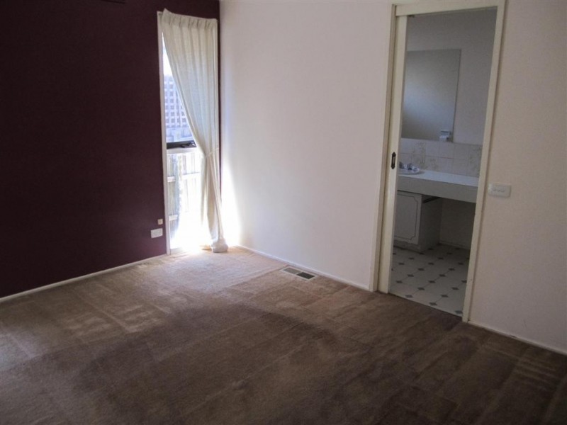 22 Ervine Close, Sunbury VIC 3429