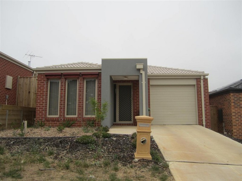 1/37 BAGGYGREEN STREET, Sunbury VIC 3429
