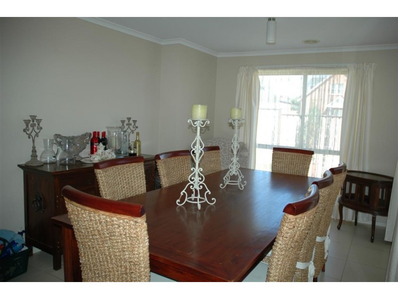 15 GOLFLINKS DRIVE, Sunbury VIC 3429