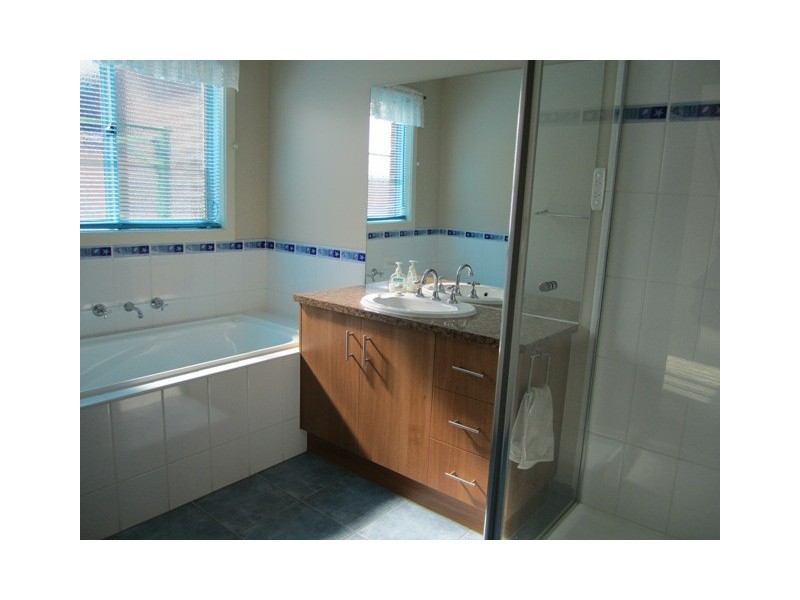 15 GOLFLINKS DRIVE, Sunbury VIC 3429