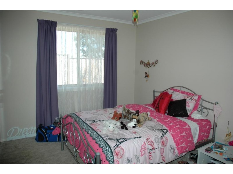 15 GOLFLINKS DRIVE, Sunbury VIC 3429