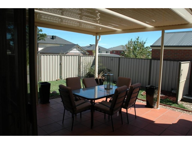 15 GOLFLINKS DRIVE, Sunbury VIC 3429