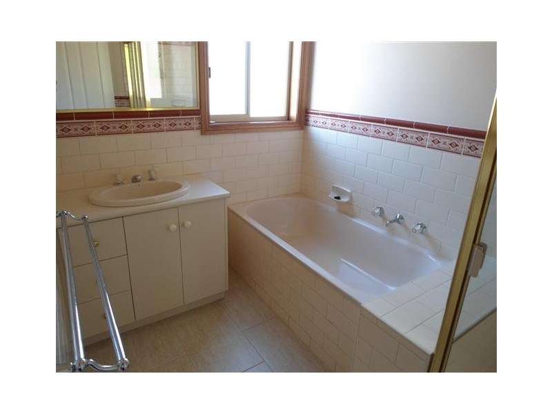 55 THORNTON AVE, Sunbury VIC 3429