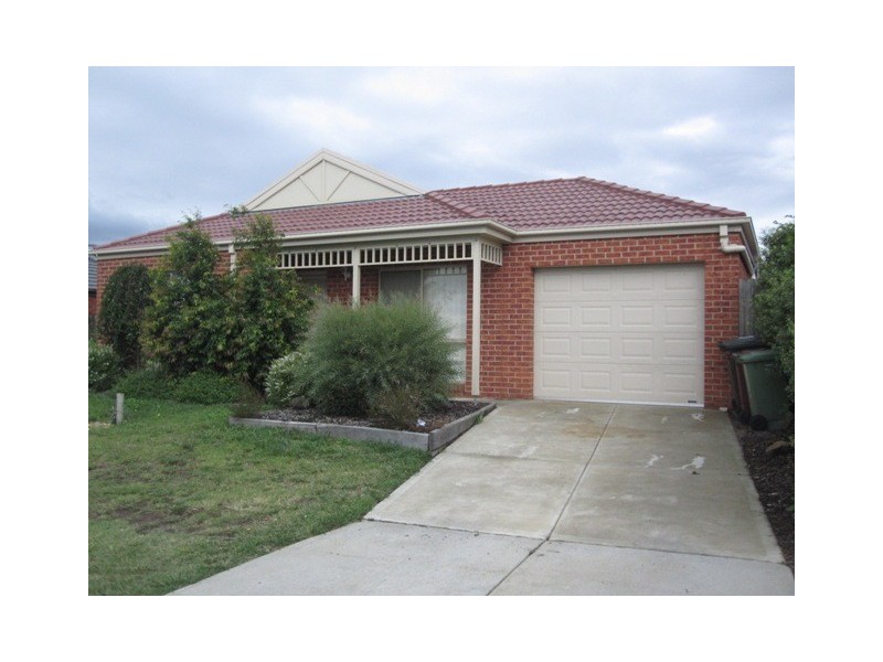 4 FINGLETON CRESCENT, Sunbury VIC 3429