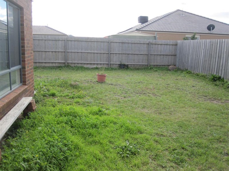 8 SWEEP COURT, Sunbury VIC 3429