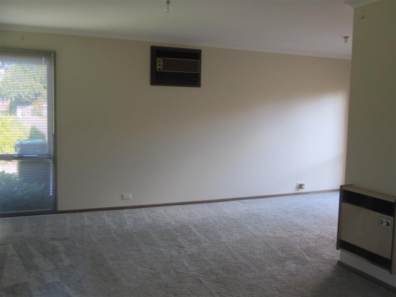 12 WELCOME ROAD, Diggers Rest VIC 3427