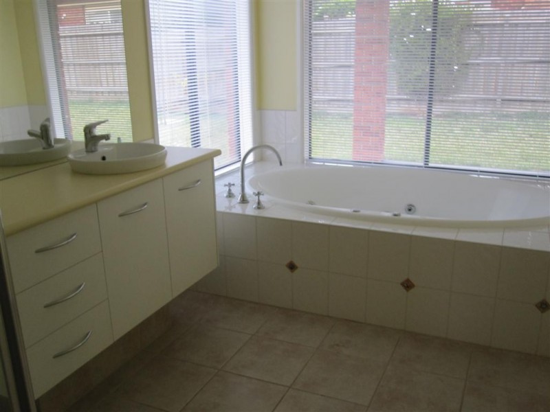 7 YARDLEY STREET, Sunbury VIC 3429