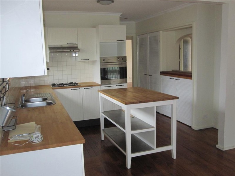 2 PERCEVAL STREET, Sunbury VIC 3429