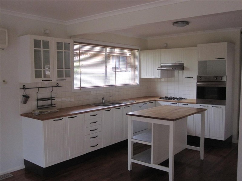 2 PERCEVAL STREET, Sunbury VIC 3429