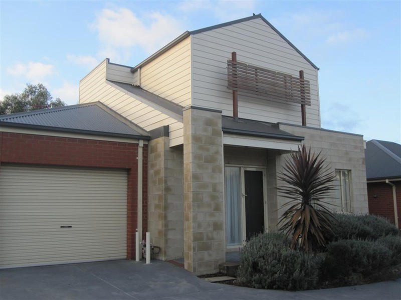 4/63 ANDERSON ROAD, Sunbury VIC 3429