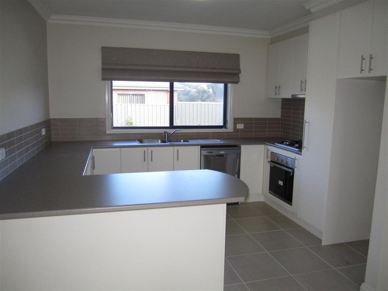 2/24 SUTTON STREET, Riddells Creek VIC 3431