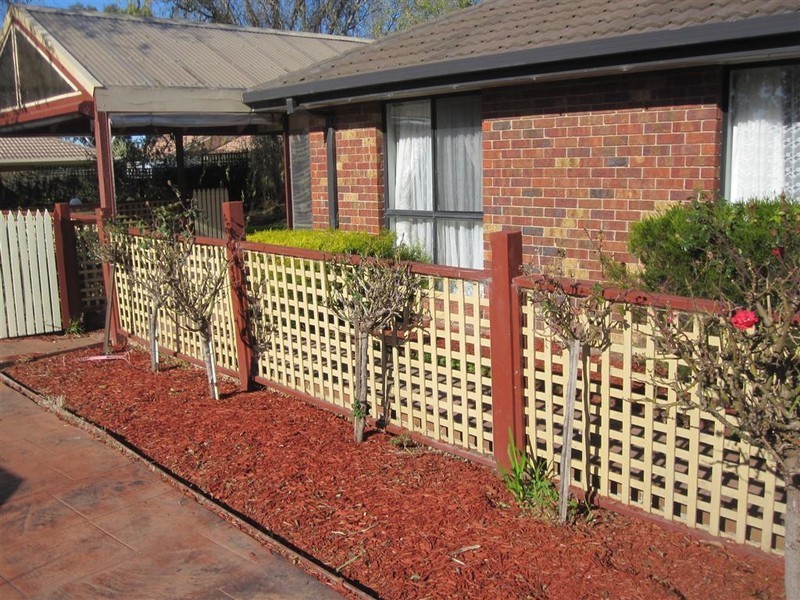 6 FIRESTONE COURT, Sunbury VIC 3429