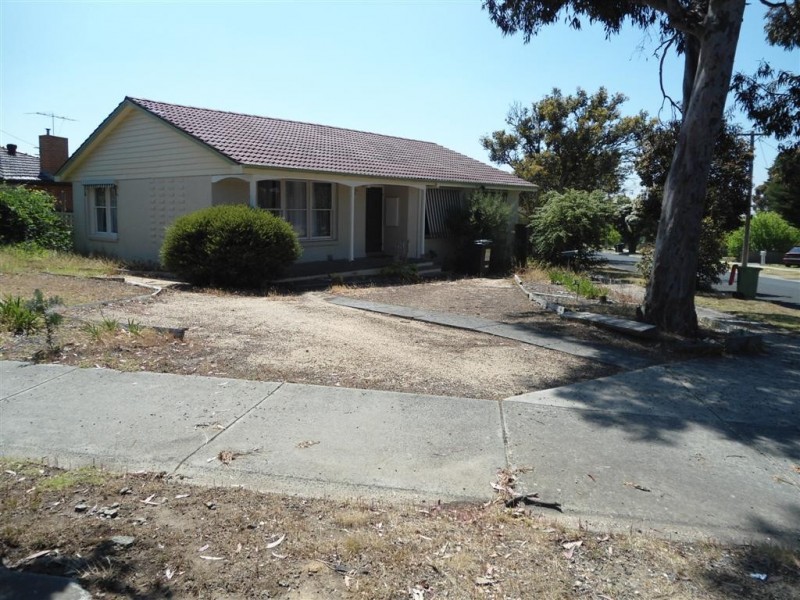 2 DRYSDALE STREET, Sunbury VIC 3429