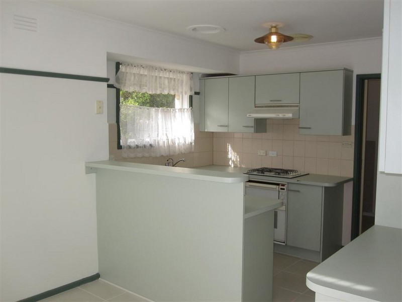 2 DRYSDALE STREET, Sunbury VIC 3429