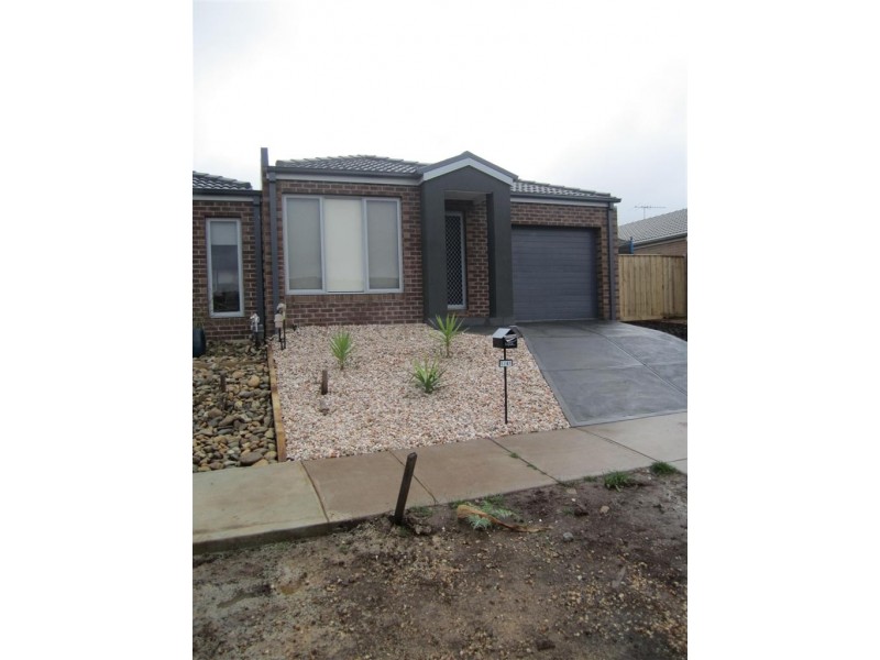 1/41 BAGGYGREEN STREET, Sunbury VIC 3429