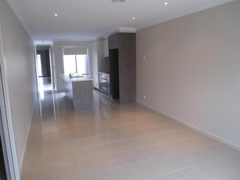 1/41 BAGGYGREEN STREET, Sunbury VIC 3429